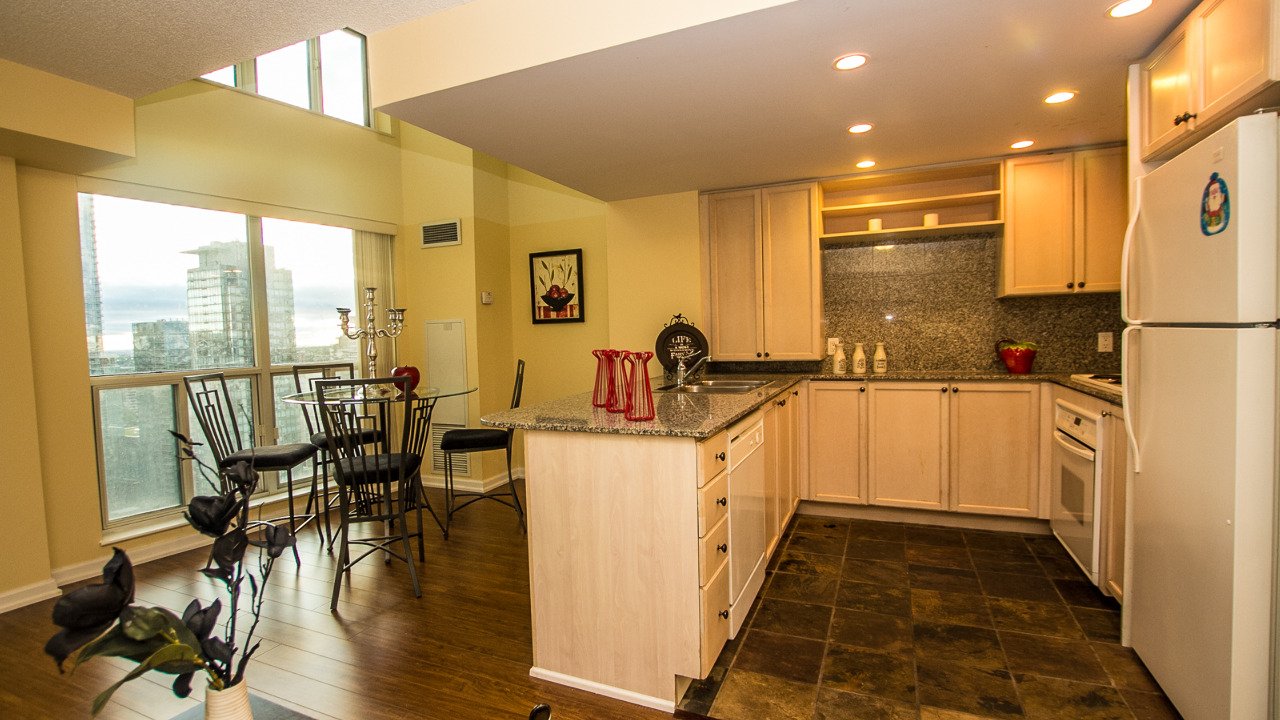 8 Park Road Unit 3316, Toronto, ON, M4W3S5 Scene 4