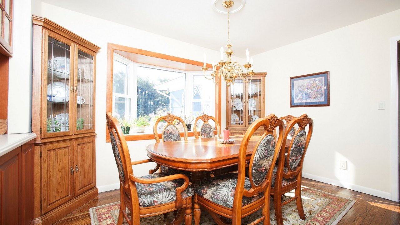 30 Elm Avenue, Farmingdale, NY, 11735 Scene 3