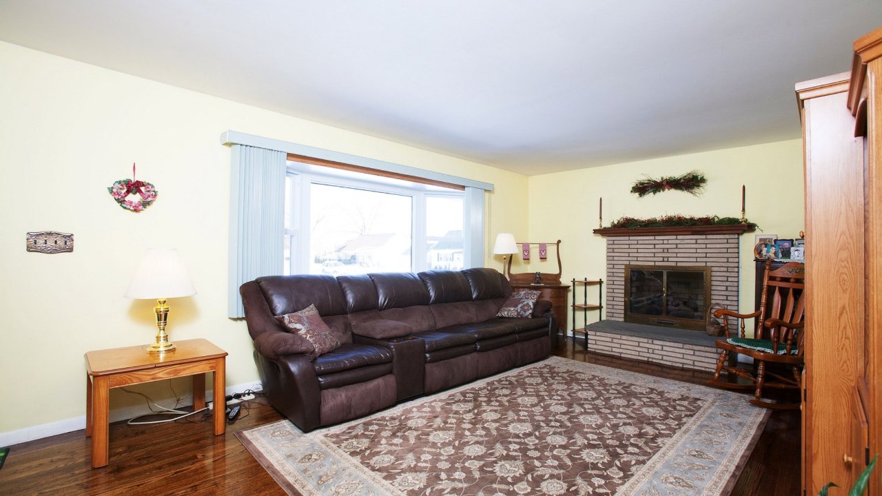 30 Elm Avenue, Farmingdale, NY, 11735 Scene 2