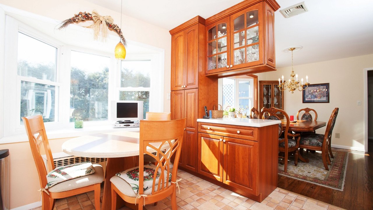 30 Elm Avenue, Farmingdale, NY, 11735 Scene 4