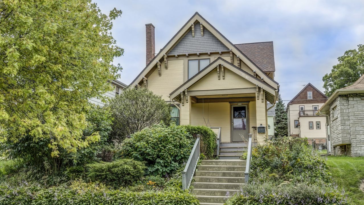 3771 E Van Norman Ave, Cudahy, WI, 53110 Scene 2