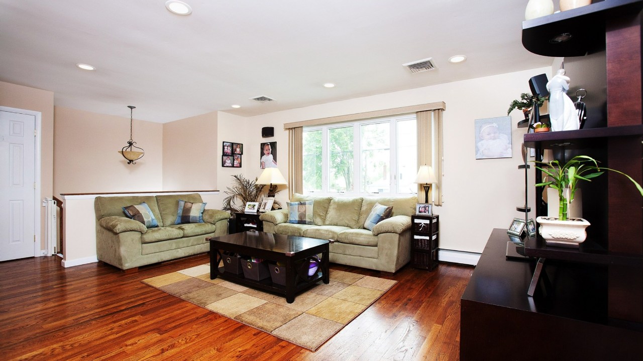 34 Park Circle North, Farmingdale, NY, 11735 Scene 2