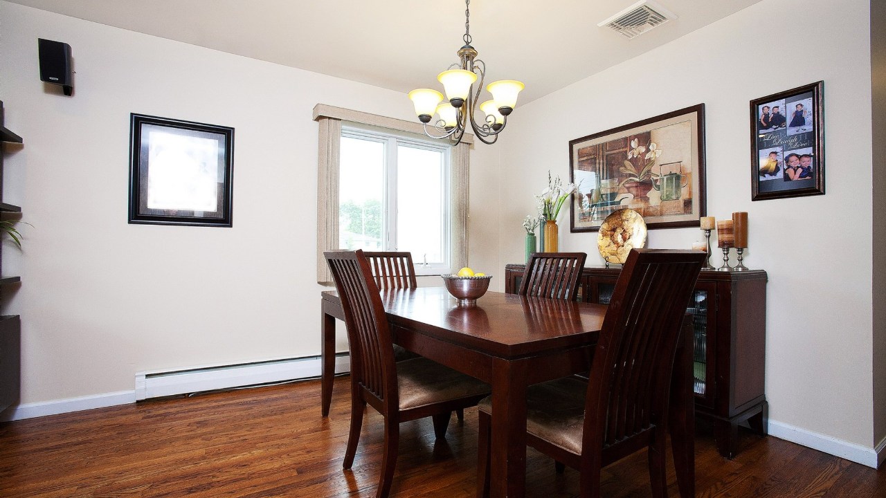 34 Park Circle North, Farmingdale, NY, 11735 Scene 3