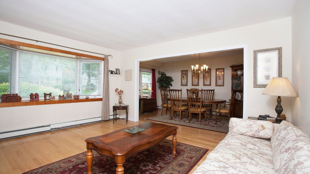 34 Hill Road, Farmingdale, NY, 11735 Scene 2