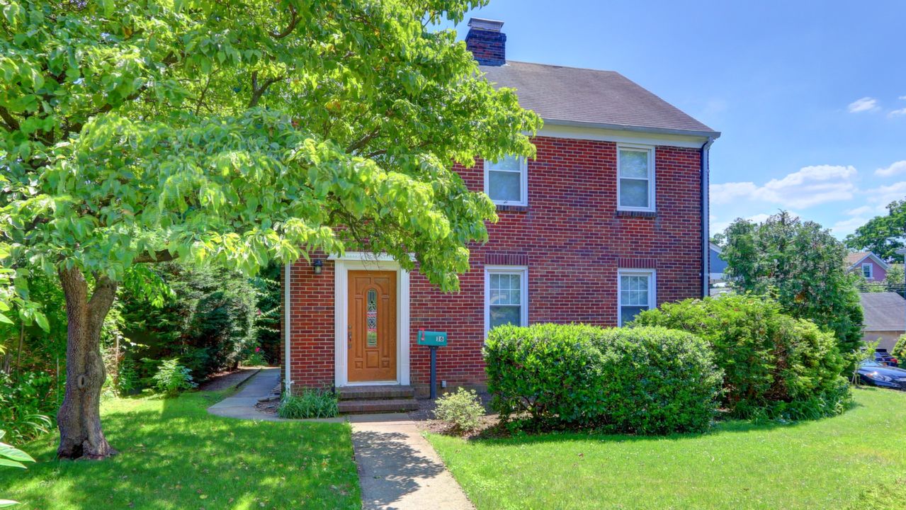 16 Avenue A, Port Washington, NY, 11050 Scene 2