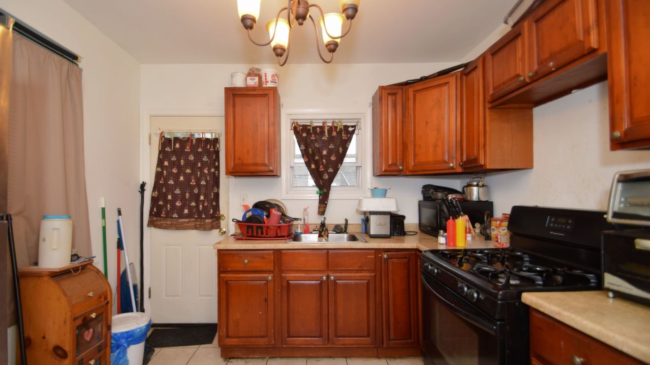6054 Callowhill St, Philadelphia, PA, 19151 Scene 2