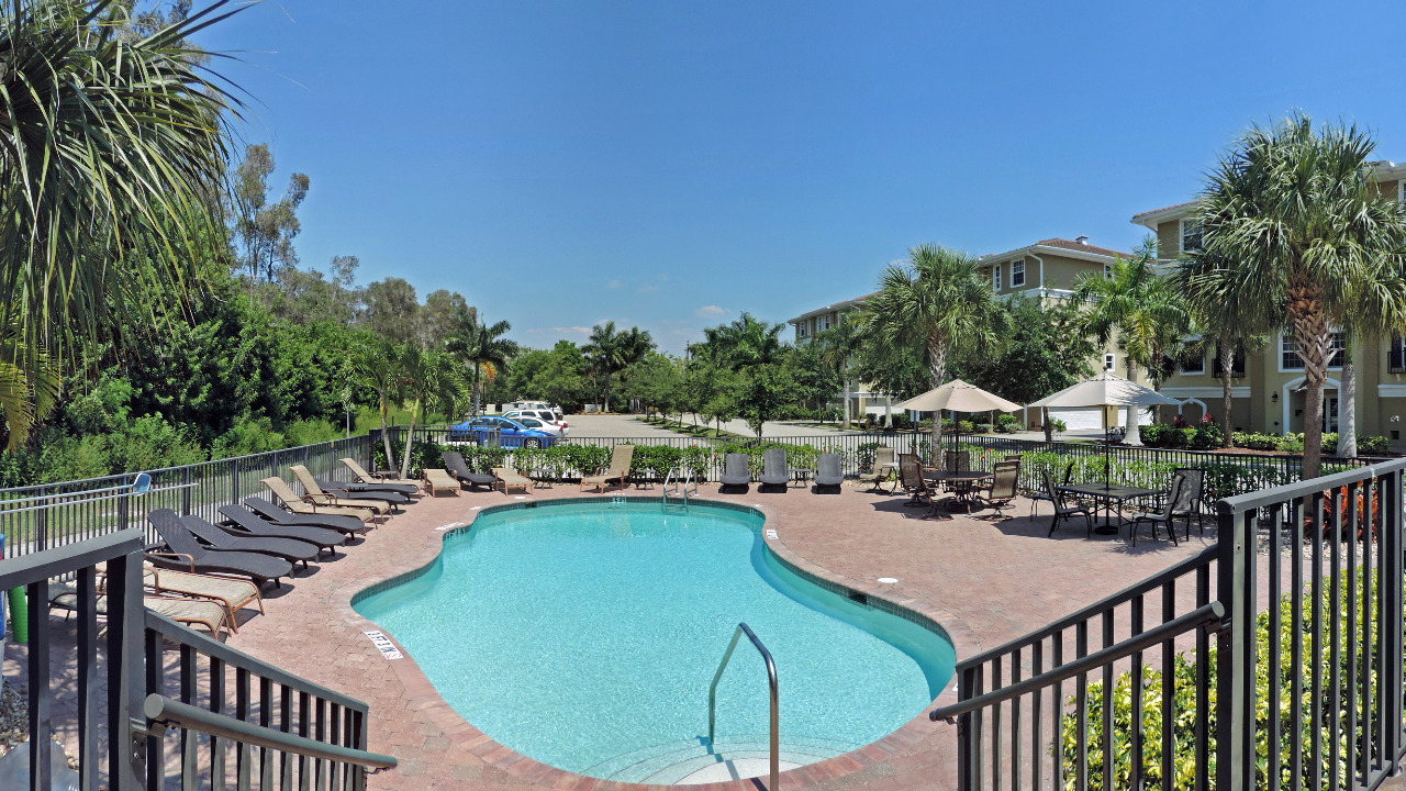 10091 Lake Cove Dr, Ft Myers, FL, 33908 Scene 1