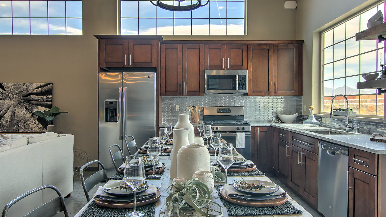 Kitchen / Dining Area