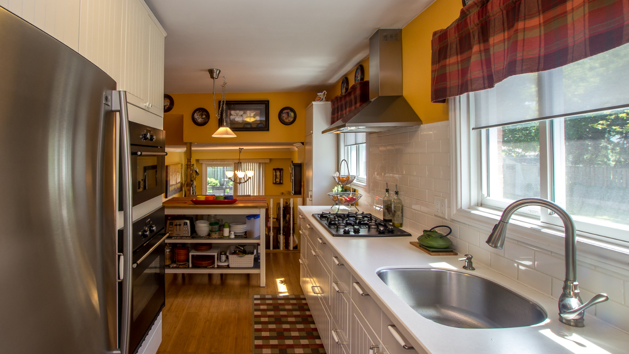 8 Sutherland Ave, Brampton, ON, L6V 2H4 Scene 3