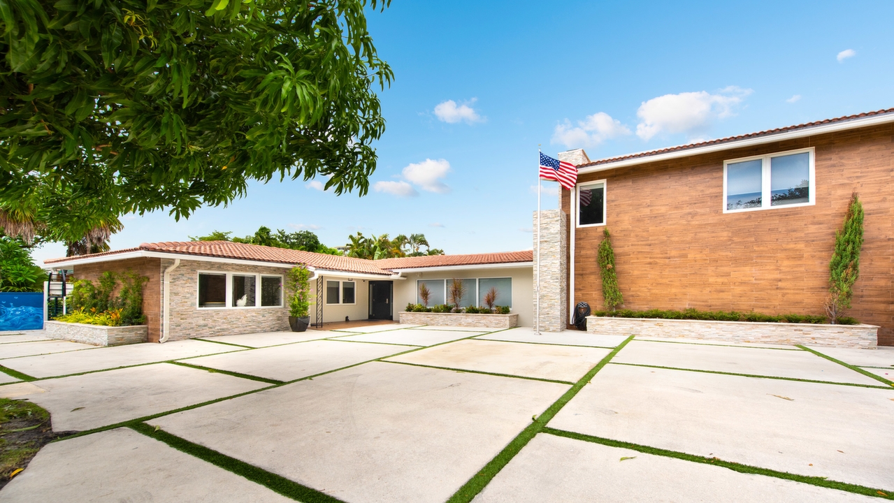 1611-Seabreeze-Blvd-02