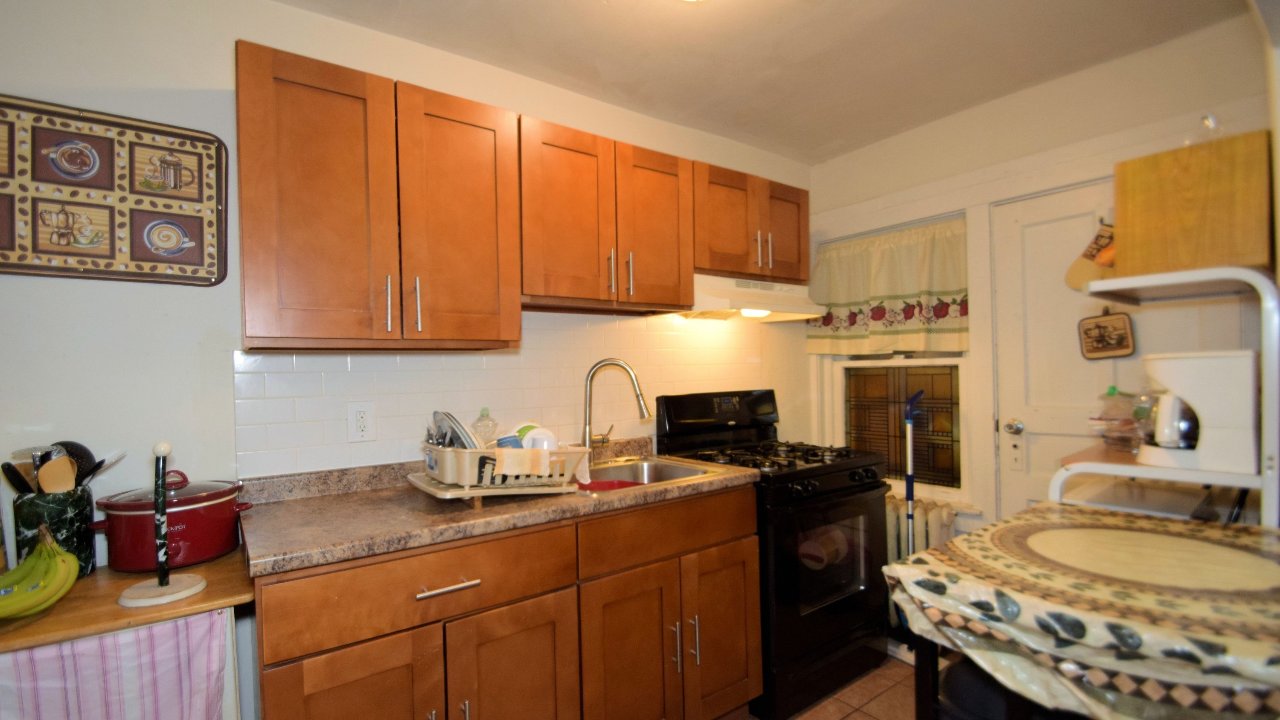 306 E Queen Ln, Philadelphia, PA, 19144 Scene 4