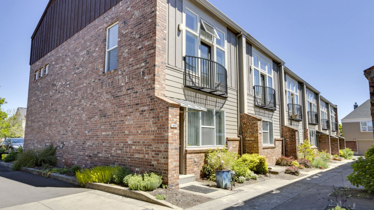 1143 NE Village St, Fairview, OR, 97024 Scene 4