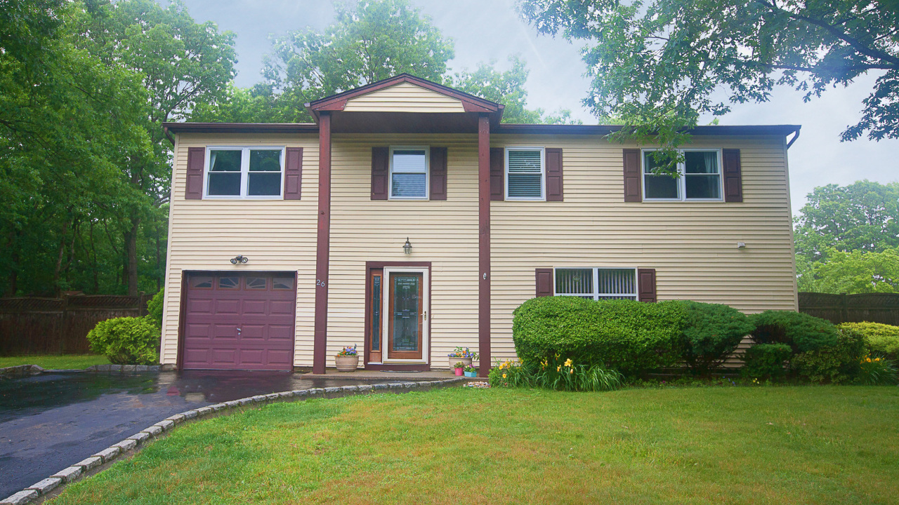 26 Roe Avenue, Port Jefferson Station, NY, 11776 Scene 1