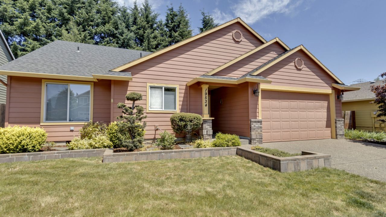 19534 Silverfox Pkwy, Oregon City, OR, 97045 Scene 1