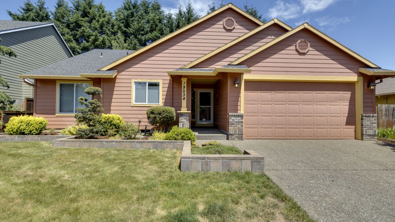 19534 Silverfox Pkwy, Oregon City, OR, 97045 Scene 2