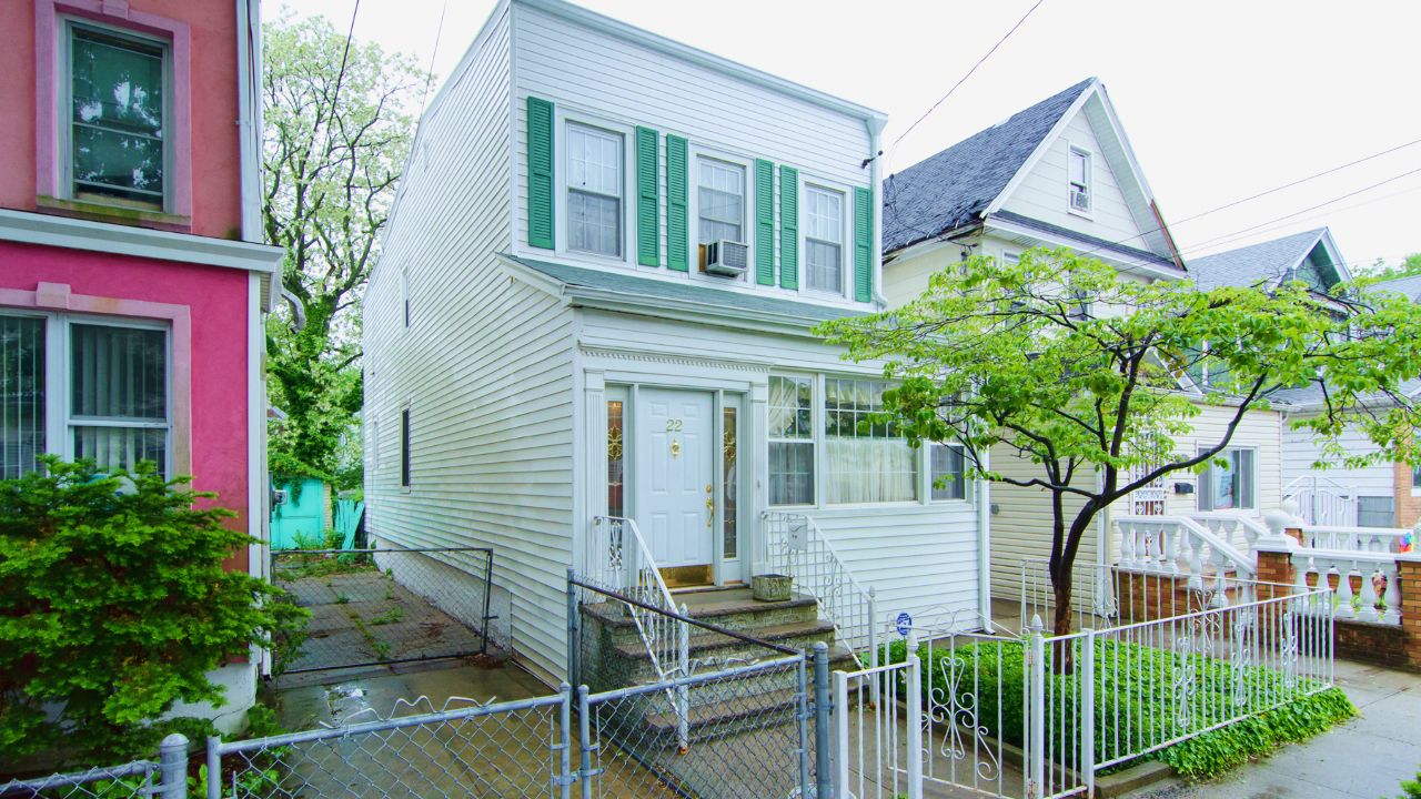 78-22 89 Ave, Woodhaven, NY, 11421 Scene 1