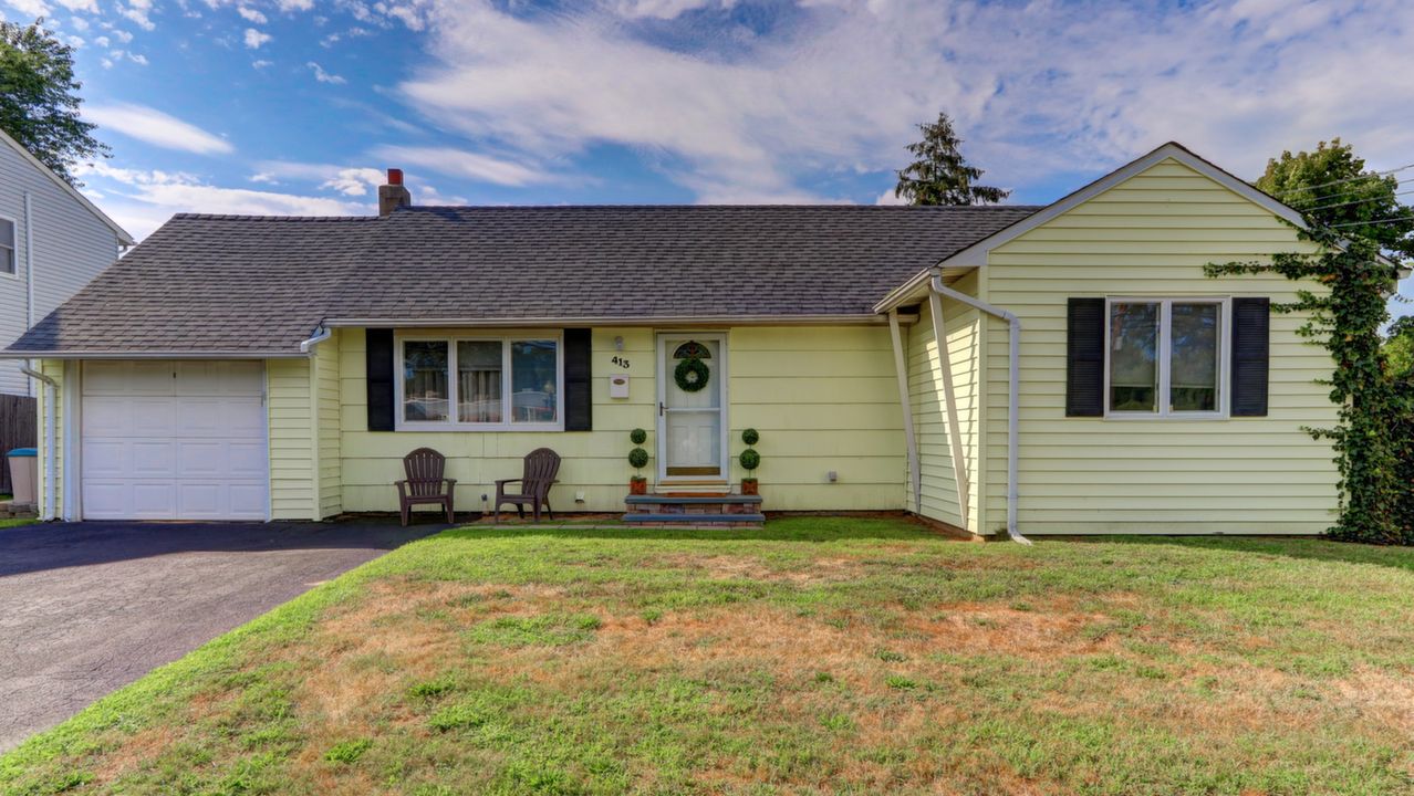 413 W Main St, Babylon, NY, 11702 Scene 1