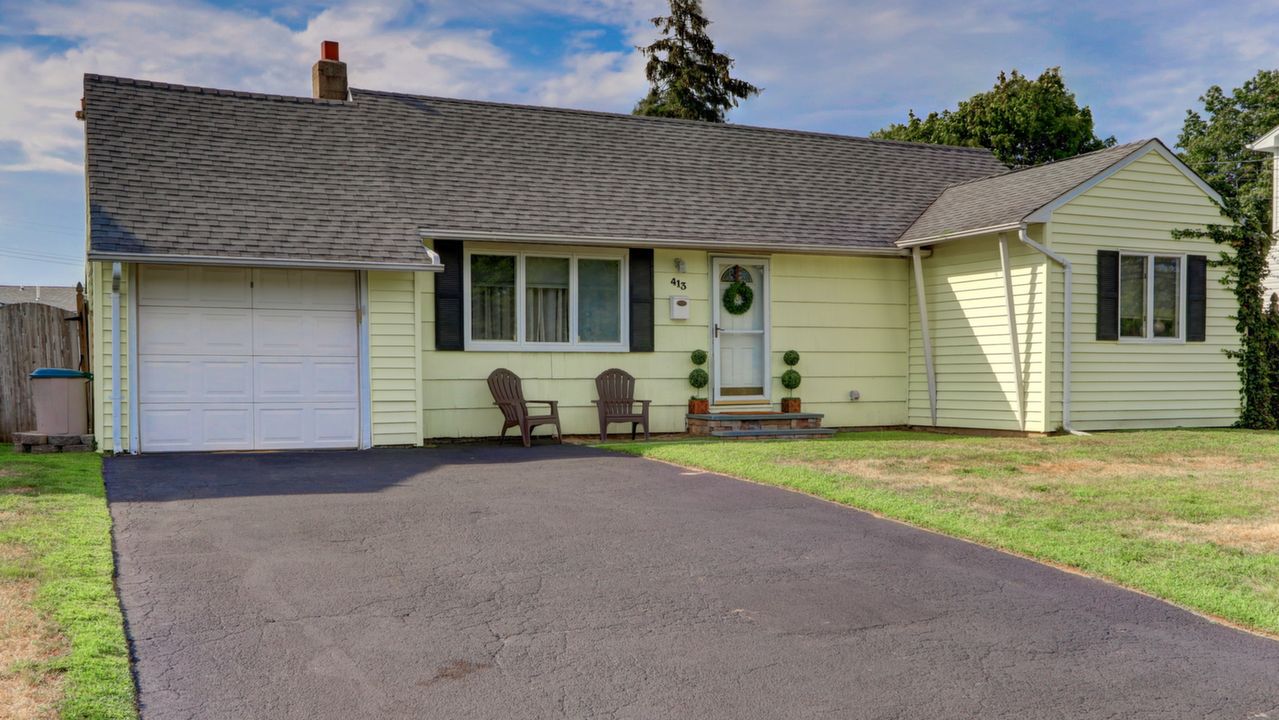 413 W Main St, Babylon, NY, 11702 Scene 2