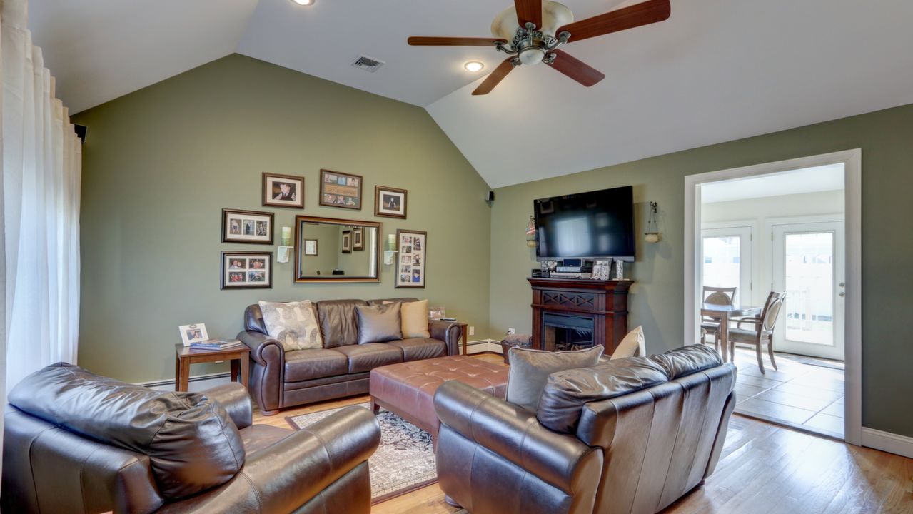 413 W Main St, Babylon, NY, 11702 Scene 3