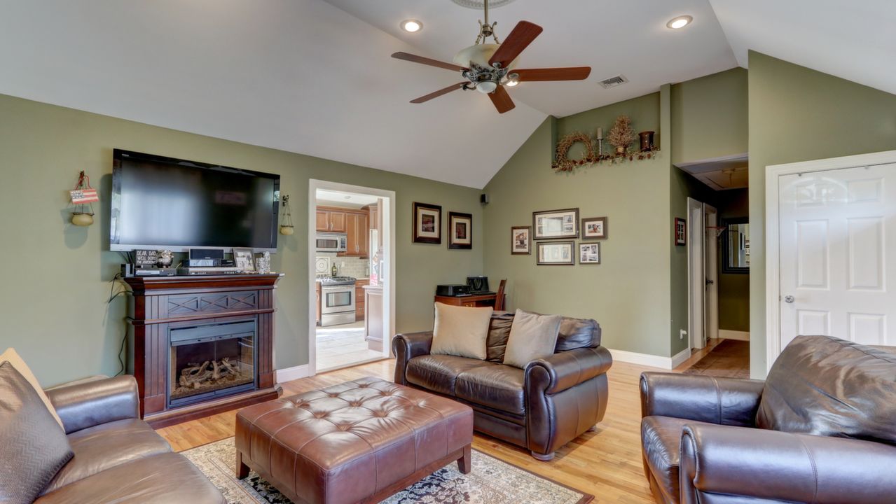 413 W Main St, Babylon, NY, 11702 Scene 4