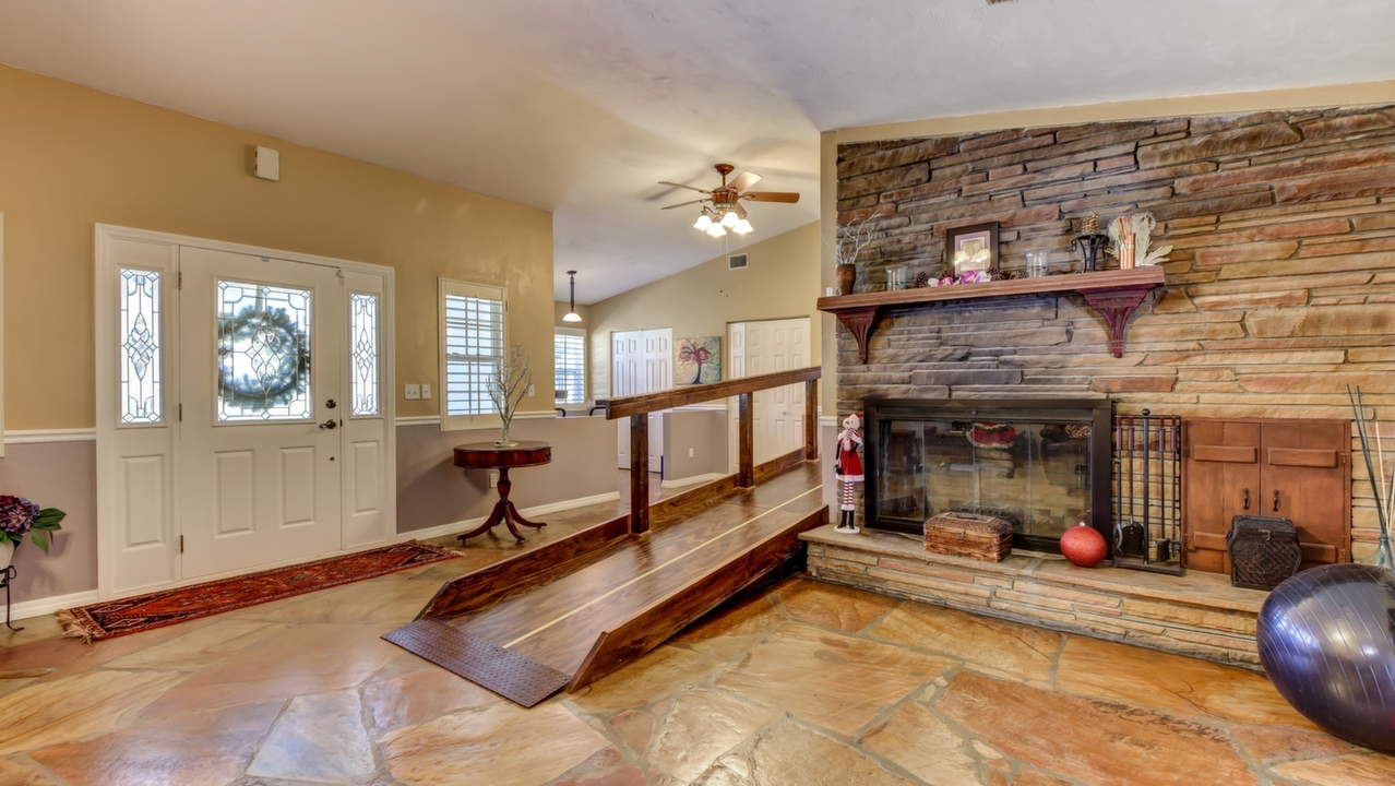 Living Room/Foyer