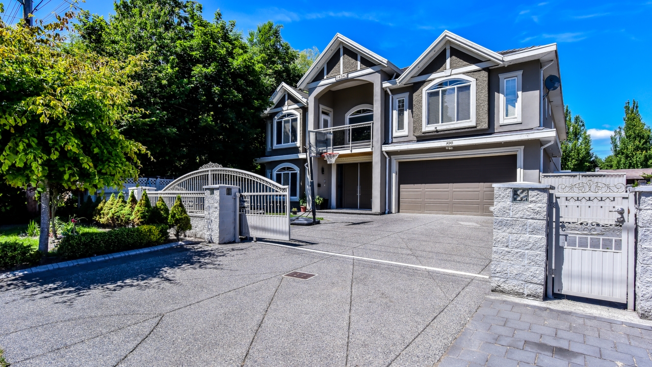 14343 66 Ave, Surrey, BC, V3W 2B4 Scene 1