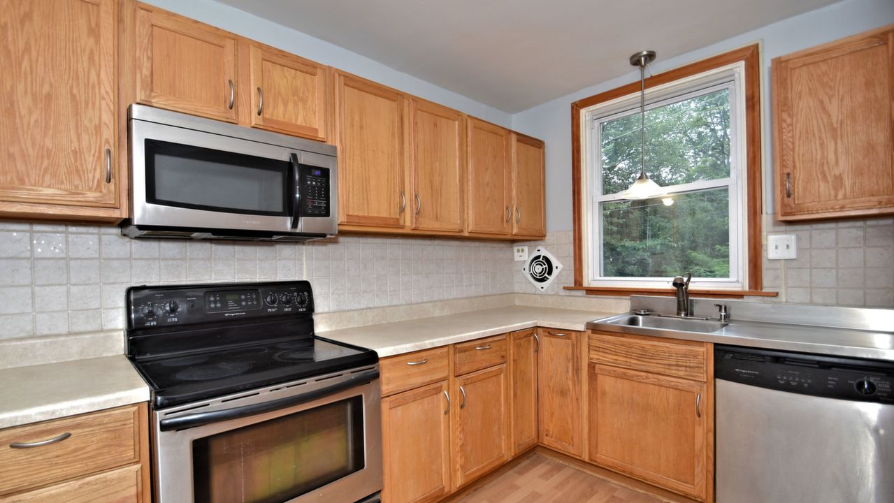 2421 Cedar Ln, Drexel Hill, PA, 19026 Scene 3