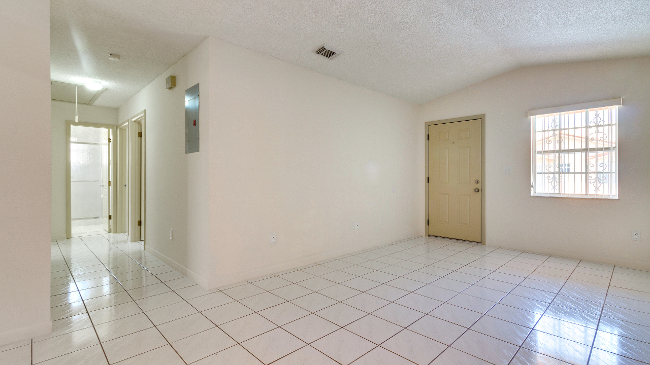 2238-W-74th-Ter-03