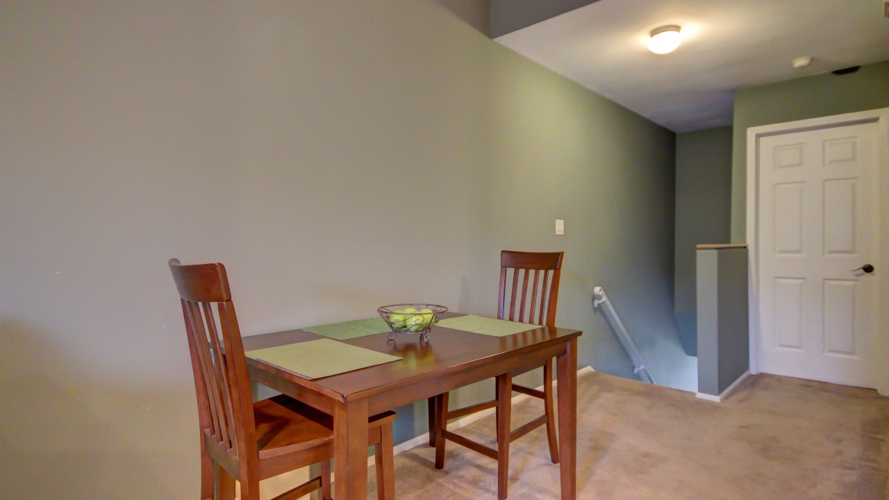 Foyer/Dining Area