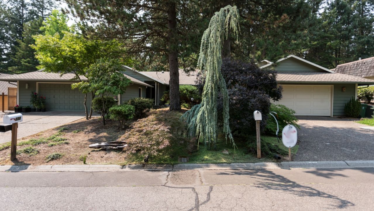 240 Greenridge Dr.,, Lake Oswego, OR, 97035 Scene 1