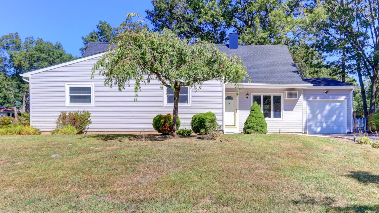 17 Amber Ln, Coram, NY, 11727 Scene 2