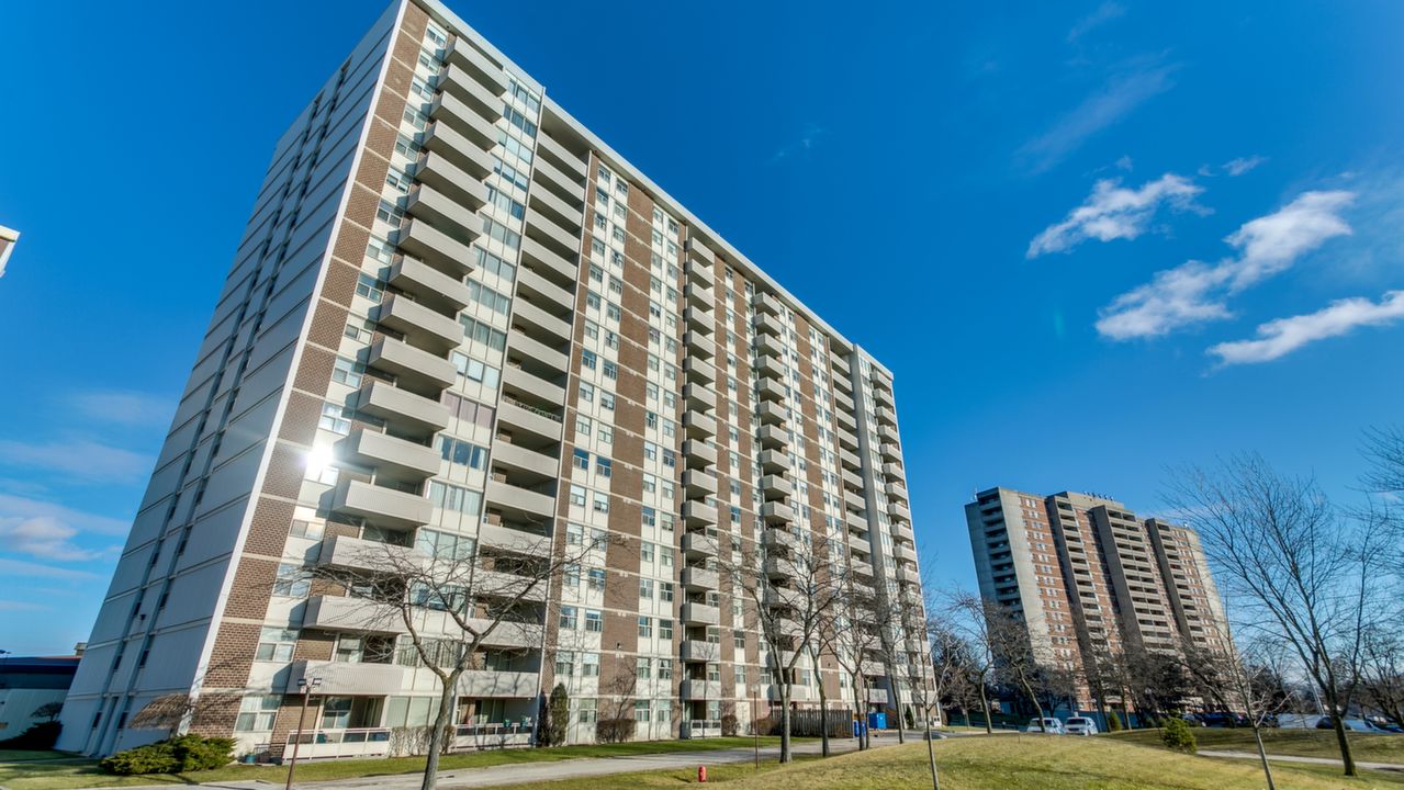 44 Falby Crt #312, Ajax, ON, L1S 3L1 Scene 1