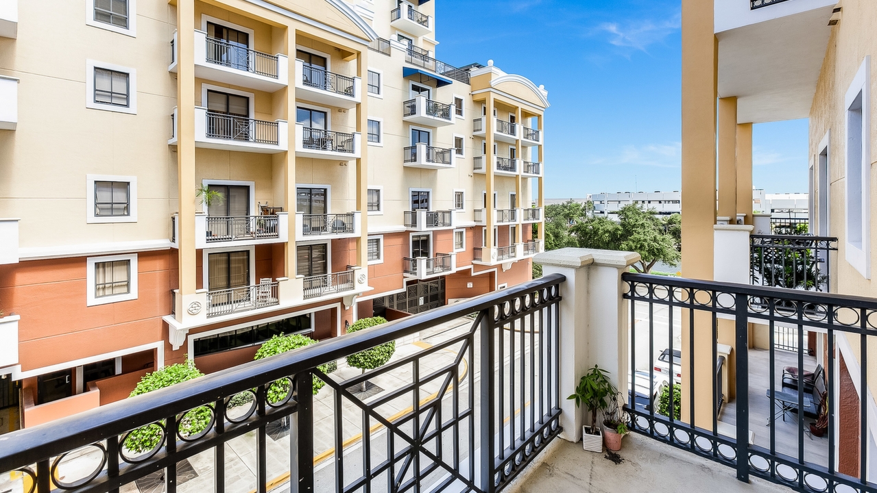 Colonnade-#301-04