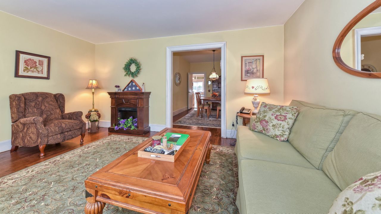 1st Flr  Living Room_2