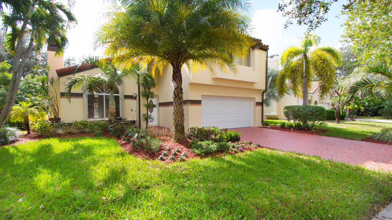 5710-NW-63rd-Pl-01