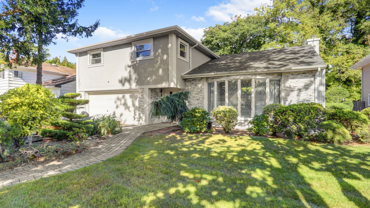 5 Sutton Ln, Hewlett, NY, 11557 Scene 1