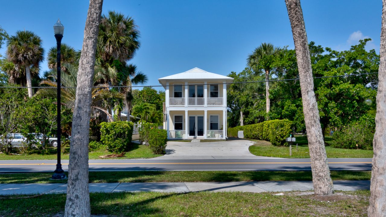 949 Indian River Drive, Sebastian, FL, 32958 Scene 3