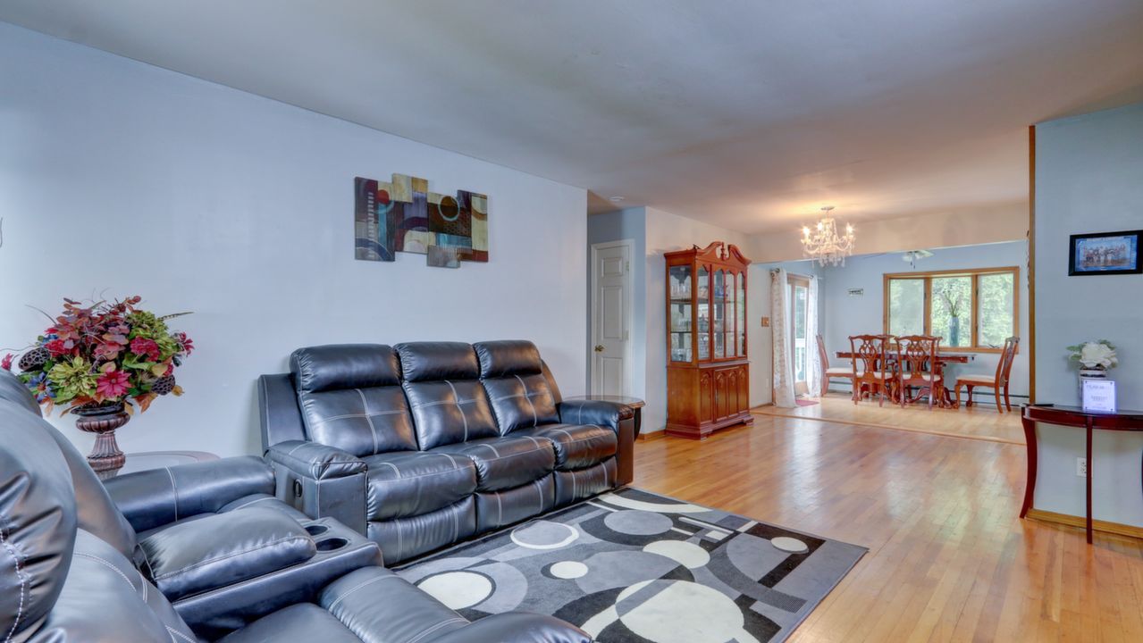 41 Frankie Ln, North Babylon, NY, 11703 Scene 4