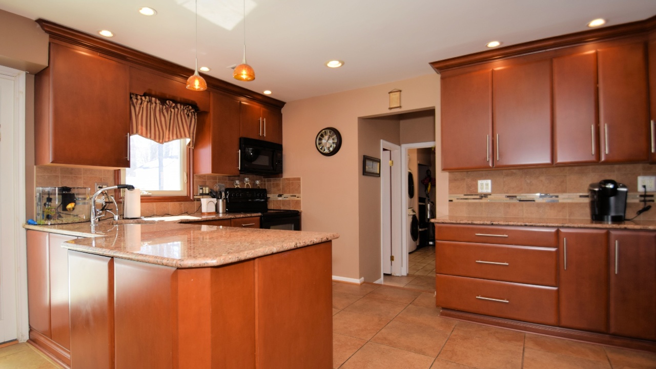 2 Treeline Dr, Southampton, PA, 18966 Scene 3