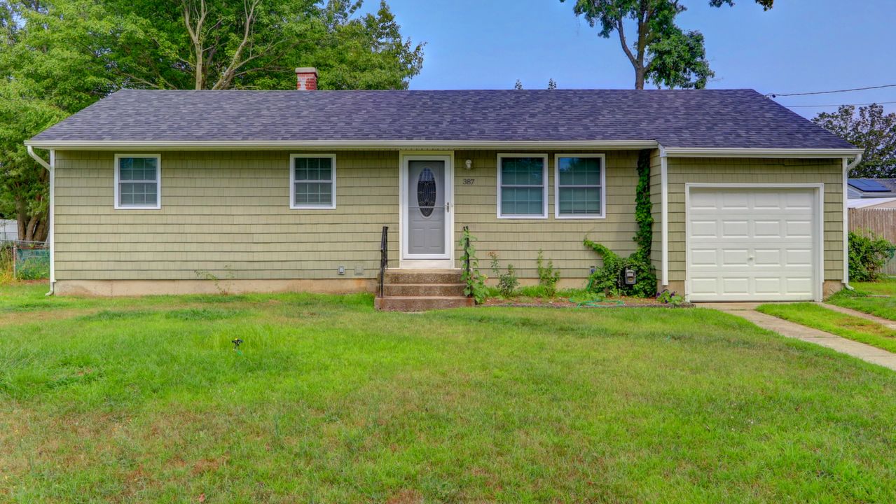 387 Grundy Ave, Holbrook, NY, 11741 Scene 1