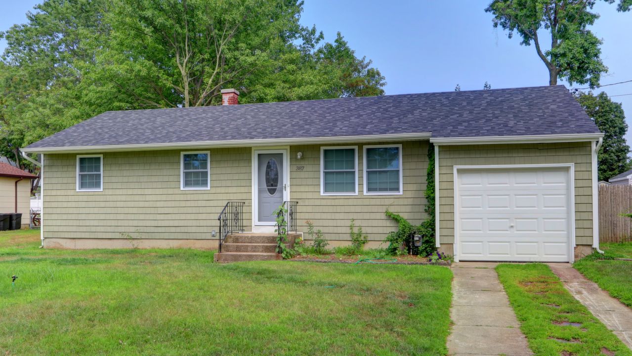 387 Grundy Ave, Holbrook, NY, 11741 Scene 2