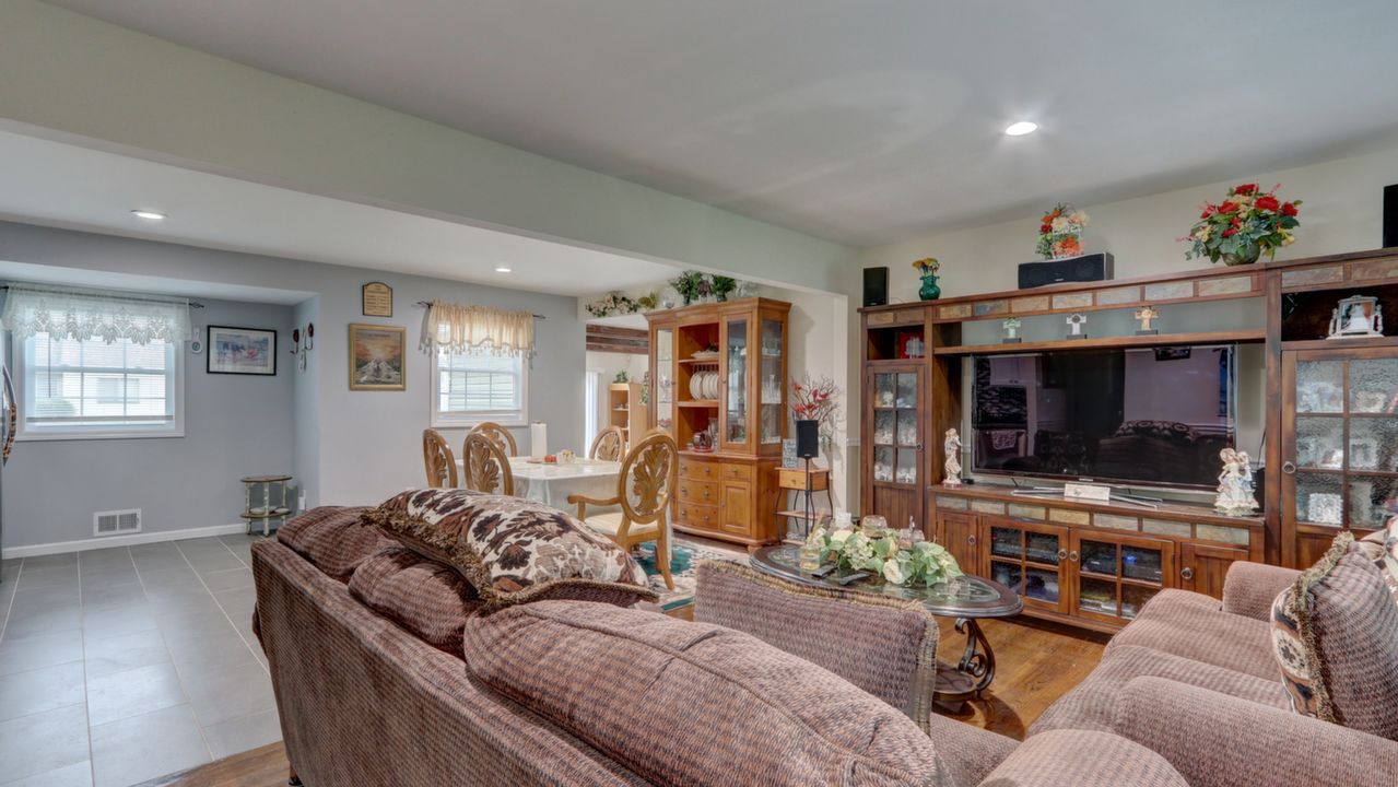 387 Grundy Ave, Holbrook, NY, 11741 Scene 3