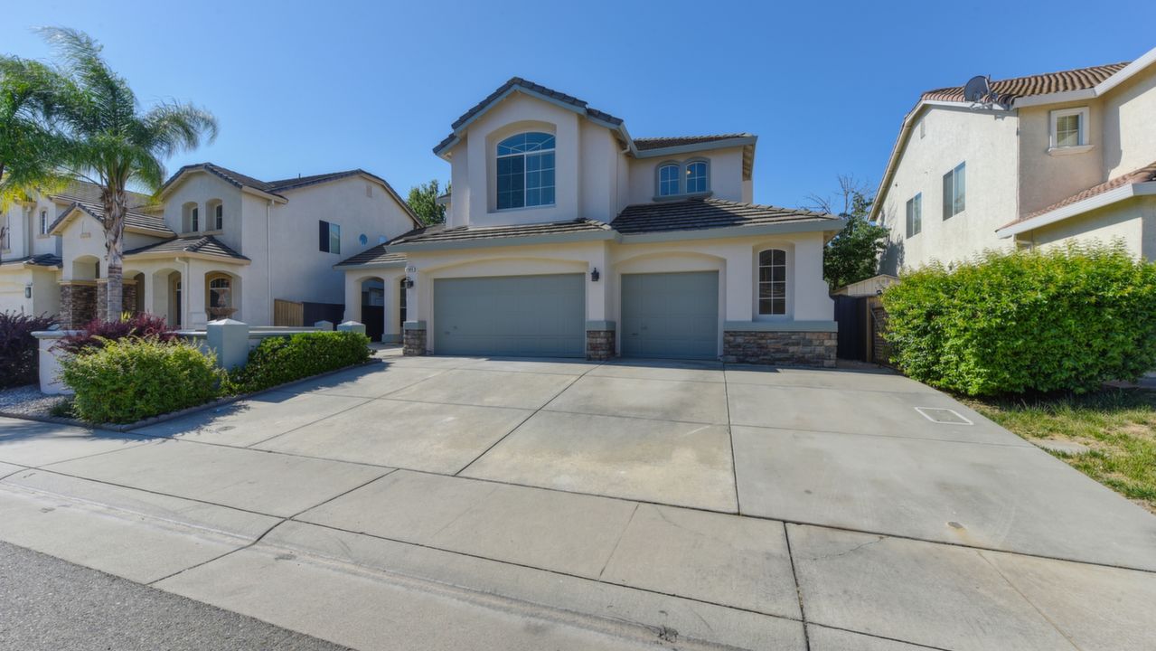 9504 Misty River Way, Elk Grove, CA, 95624 Scene 2