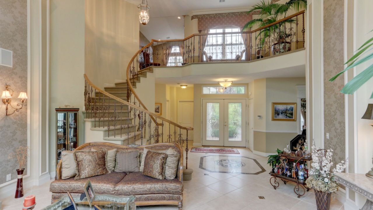 Foyer-Living Room
