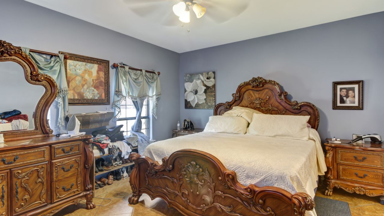 1915 N Montclair Ave 8