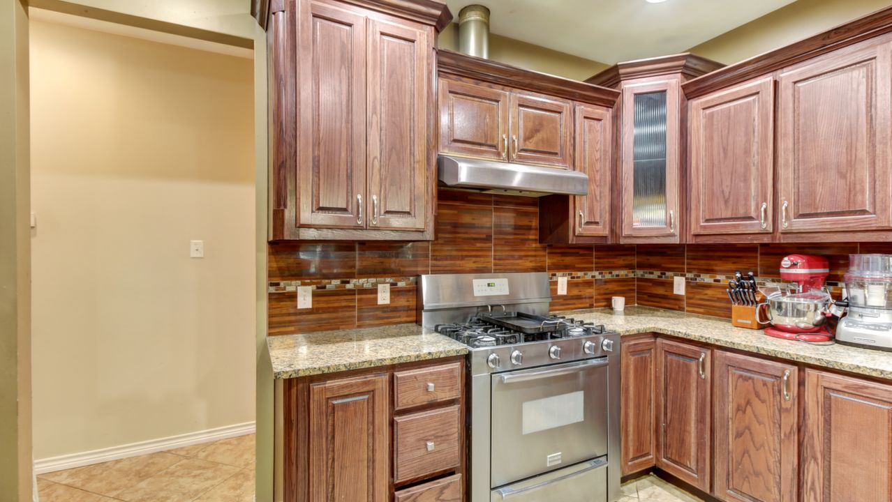 1915 N Montclair Ave 13