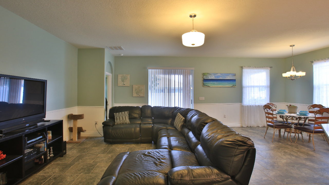 Living Room (2)