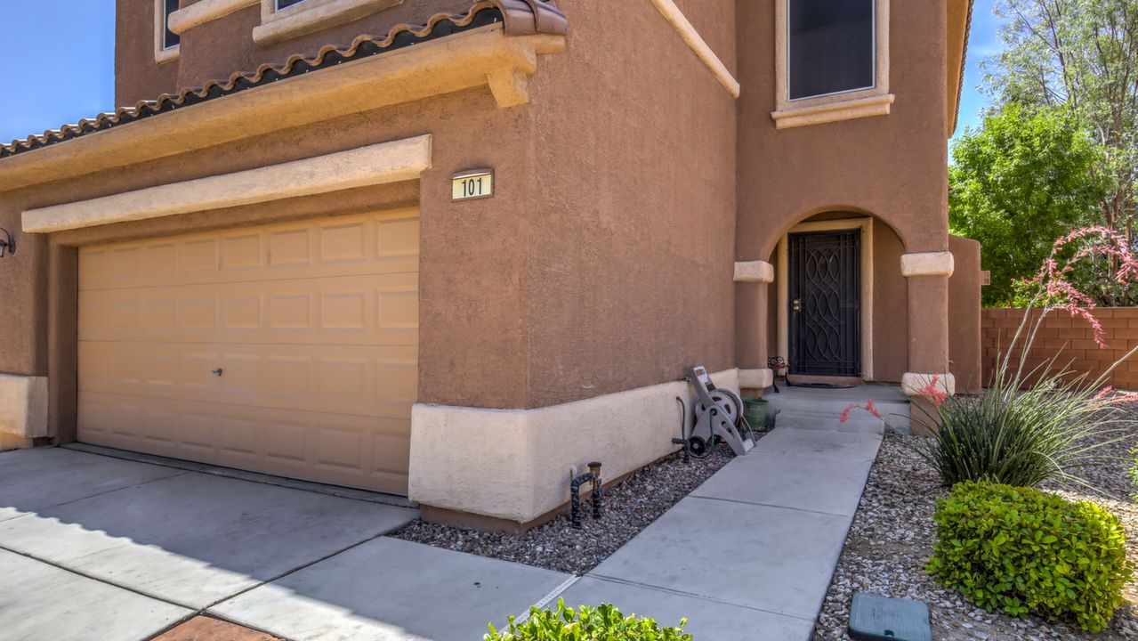 Exterior Front Entry