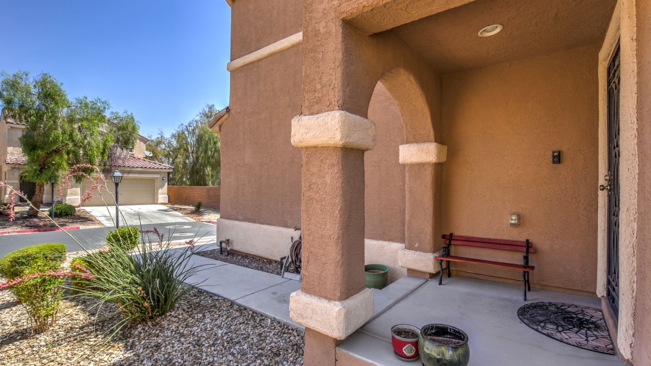 Exterior Front Entry