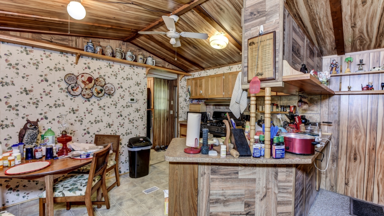 Kitchen / Dining Area